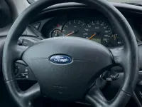 Usado Ford Focus 110 CV (80 kW) 2005 Plateado Berlina