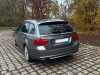 Gebraucht BMW 320 184 PS (135 kW) 2012 Grau Kombi