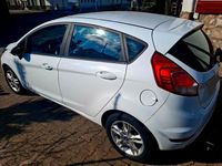 Gebraucht Ford Fiesta Trend 80 PS (58 kW) 2017 Weiß Kleinwagen