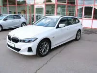 Gebraucht BMW 330e Sport Line 292 PS (214 kW) 2022 Weiß Kombi
