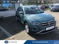 Gebraucht VW T-Roc Style 150 PS (110 kW) 2024 Blau (petroleum blue metallic) SUV