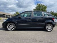 Gebraucht Mercedes B200 140 PS (102 kW) 2010 Schwarz Van / Kleinbus