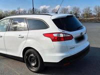 Gebraucht Ford Focus Trend 125 PS (91 kW) 2014 Weiß Kombi