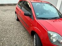 Gebraucht Ford Fiesta 60 PS (44 kW) 2006 Rot Kleinwagen