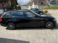 Gebraucht BMW 318 143 PS (105 kW) 2010 Schwarz Kombi