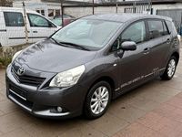Gebraucht Toyota Verso Travel 147 PS (108 kW) 2012 Silber Van / Kleinbus