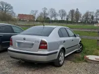 Używany Skoda Octavia 90 KM (66 kW) 1998 Szary Sedan/Limuzyna