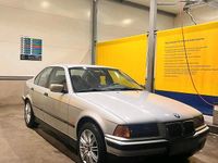 Gebraucht BMW 318 116 PS (85 kW) 1998 Silber Limousine
