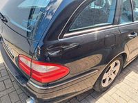 Gebraucht Mercedes E240 Avantgarde 177 PS (130 kW) 2003 Schwarz Limousine