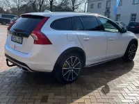Gebraucht Volvo V60 CC Summum 190 PS (139 kW) 2016 Weiß Kombi