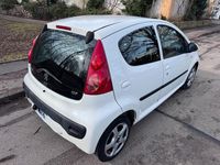 Gebraucht Peugeot 107 68 PS (50 kW) 2011 Weiß Kleinwagen