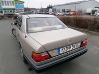 Gebraucht Mercedes E230 132 PS (97 kW) 1988 Bronze Limousine