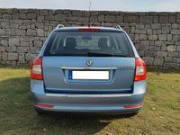 Gebraucht Skoda Octavia 105 PS (77 kW) 2011 Sedamodra satine/satine blau Kombi