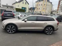 Gebraucht Volvo V60 CC Ultimate 197 PS (144 kW) 2023 Bright dusk metallic Kombi