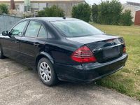 Second-hand Mercedes E200 135 CP (99 kW) 2008 Negru Berlinǎ