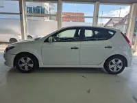 Gebraucht Hyundai i30 Edition 109 PS (80 kW) 2012 Weiß Kleinwagen