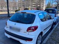 Gebraucht Peugeot 206+ 60 PS (44 kW) 2010 Weiß Kleinwagen
