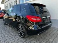 Gebraucht Mercedes B180 122 PS (89 kW) 2012 Kosmosschwarz  metalliclack Kleinwagen