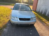 Usata VW Bora 131 CV (96 kW) 2003 Argento Berlina