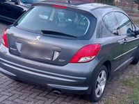 gebraucht Peugeot 207 baujahr 2012 mit fast 2 jahre tüv