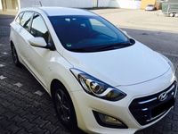Gebraucht Hyundai i30 137 PS (100 kW) 2016 Rot metallic Kombi