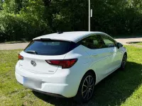 Używany Opel Astra Dynamic 150 KM (110 kW) 2017 Biały Sedan/Limuzyna