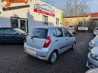 Gebraucht Hyundai i10 Edition 69 PS (50 kW) 2013 Silber Kleinwagen