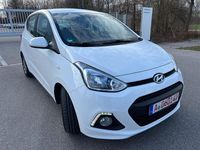 Gebraucht Hyundai i10 Edition 87 PS (63 kW) 2014 Weiß Kleinwagen