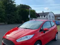 Gebraucht Ford Fiesta Trend 60 PS (44 kW) 2015 Rot Kleinwagen