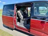 Second-hand VW Multivan Style 150 CP (110 kW) 2023 Negru Monovolum