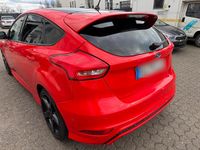 Gebraucht Ford Focus ST-Line 182 PS (133 kW) 2017 Rot Kleinwagen