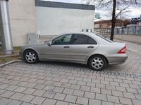 Gebraucht Mercedes C220 Classic 143 PS (105 kW) 2004 Silber Limousine