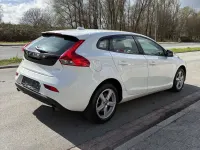 Gebraucht Volvo V40 Kinetic 150 PS (110 kW) 2012 White solid (ice white) Kleinwagen