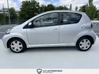 Gebraucht Toyota Aygo Cool 68 PS (50 kW) 2012 Silber Kleinwagen