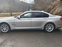 Gebraucht BMW 730 Sport Line 245 PS (180 kW) 2011 Silber Limousine