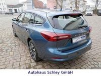 Gebraucht Ford Focus 125 PS (91 kW) 2023 Chromablau metallic (metallic) Kombi