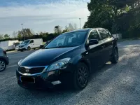 Używany Kia Ceed 140 KM (102 kW) 2011 Czarny Hatchback