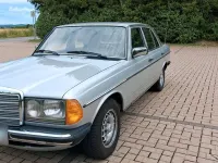 Gebraucht Mercedes E230 136 PS (100 kW) 1984 Silber Limousine