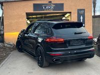 Second-hand Porsche Cayenne 300 CP (220 kW) 2015 Negru SUV
