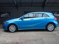 Gebraucht Mercedes A180 109 PS (80 kW) 2013 Blau Limousine