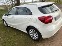 Gebraucht Mercedes A180 122 PS (89 kW) 2016 Weiß Limousine