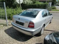 Gebraucht Skoda Octavia Ambiente 110 PS (80 kW) 2000 Silber Limousine