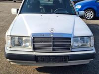Gebraucht Mercedes E230 132 PS (97 kW) 1991 Weiß Limousine