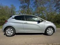 Gebraucht Peugeot 208 Active 99 PS (72 kW) 2016 Grau Kleinwagen