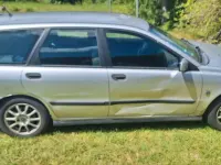 Gebraucht Volvo V40 122 PS (89 kW) 2001 Grau Kombi