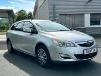 Gebraucht Opel Astra 101 PS (74 kW) 2011 Silber Kombi