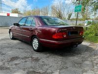 Second-hand Mercedes E240 167 CP (122 kW) 1998 Roșu Berlinǎ