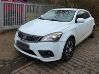 Gebraucht Kia Ceed 125 PS (91 kW) 2012 Weiß Kleinwagen