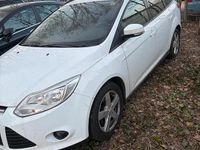 Gebraucht Ford Focus 125 PS (91 kW) 2014 Weiß Kombi