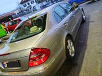 Gebraucht Mercedes E220 150 PS (110 kW) 2005 Gold Limousine